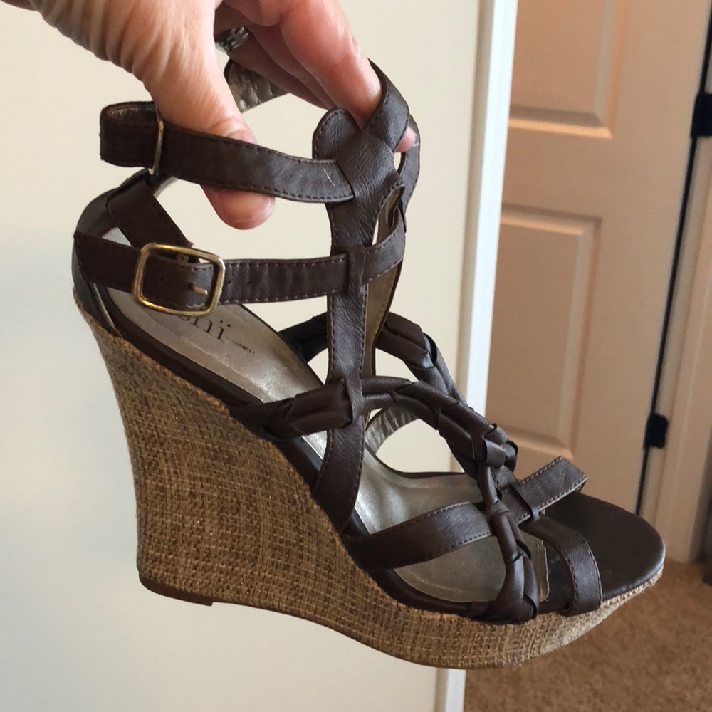 Brown wedges